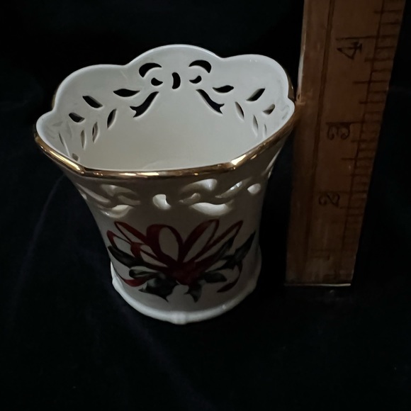 Lenox Home Collection “Winter Greetings” Votive Holder. - Picture 2 of 7